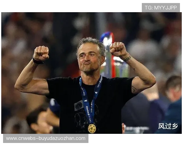 场边镜头：西蒙尼不满判罚被红牌罚下，场边激动抗议